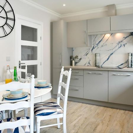 Pass The Keys Newly Refurbished Modern Bungalow - Pets Welcome Villa Swansea Buitenkant foto