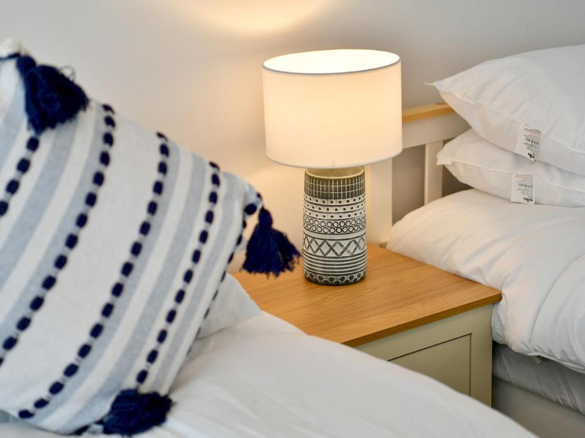 Pass The Keys Newly Refurbished Modern Bungalow - Pets Welcome Villa Swansea Buitenkant foto