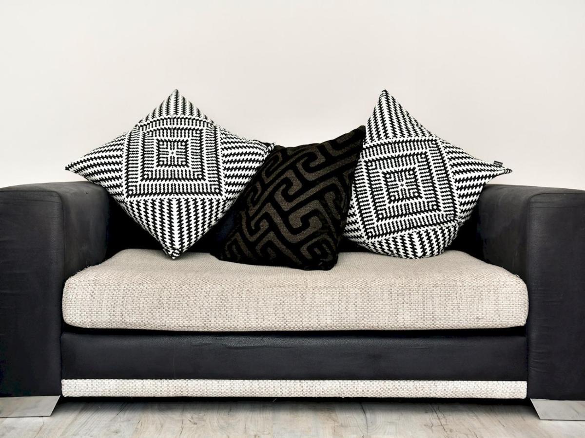 Pass The Keys Newly Refurbished Modern Bungalow - Pets Welcome Villa Swansea Buitenkant foto