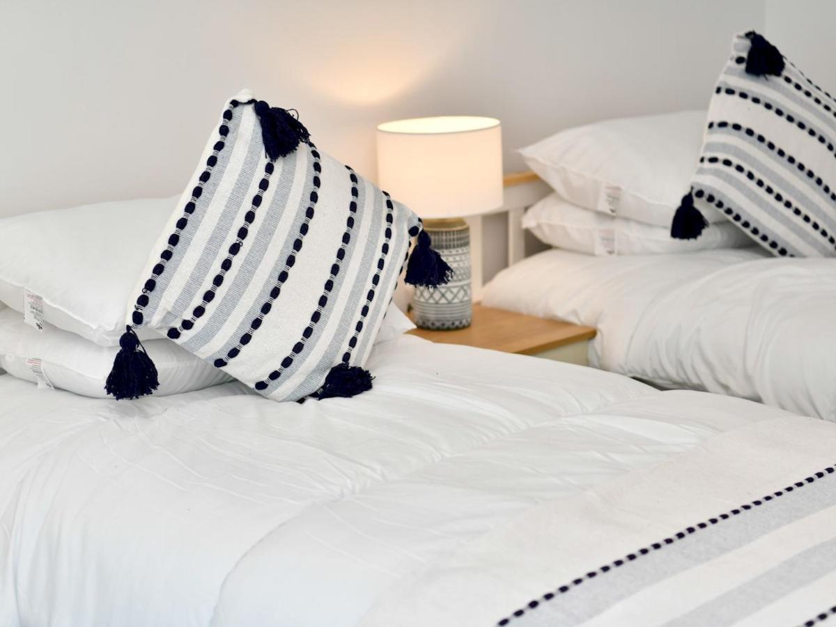 Pass The Keys Newly Refurbished Modern Bungalow - Pets Welcome Villa Swansea Buitenkant foto