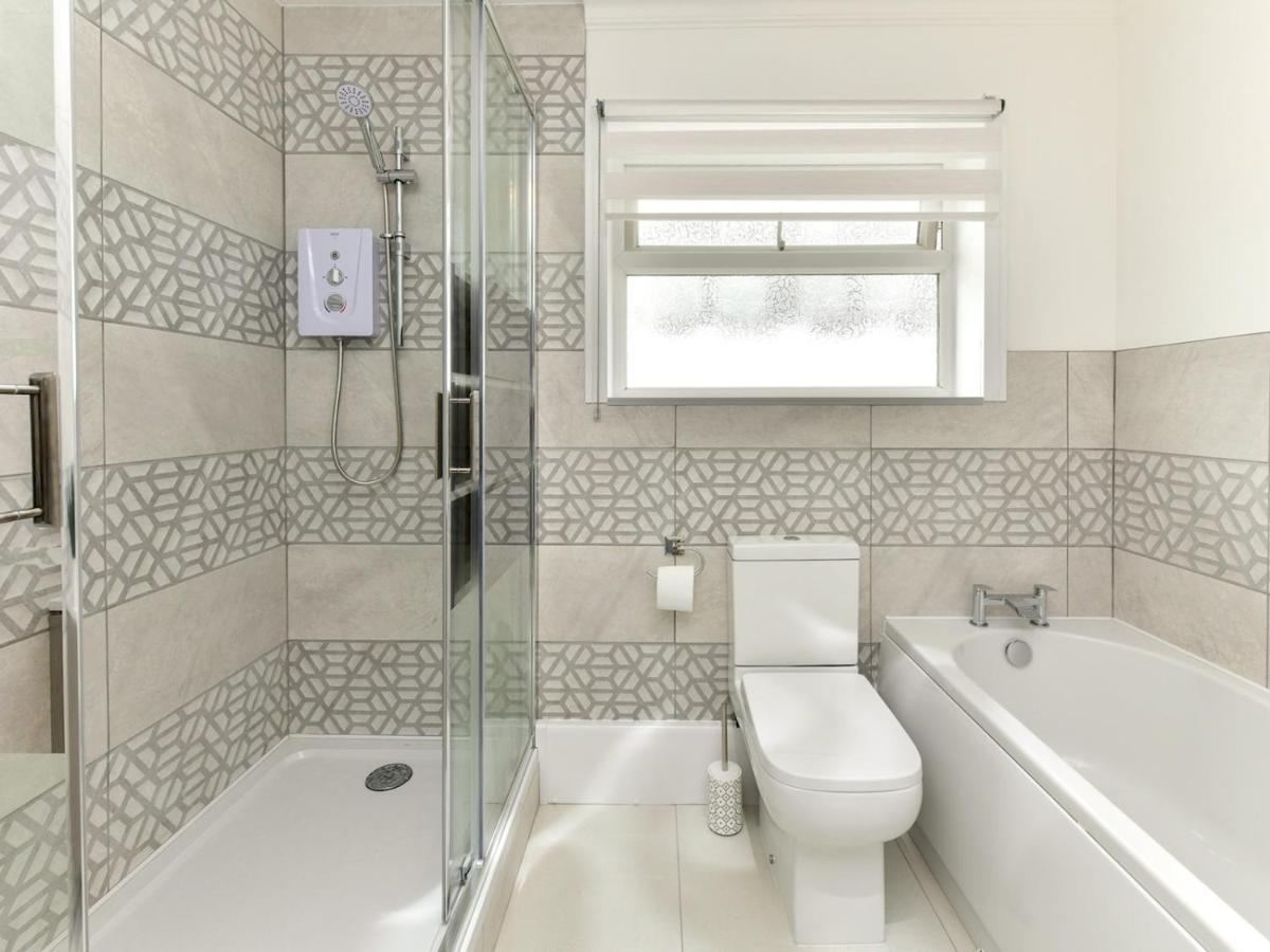 Pass The Keys Newly Refurbished Modern Bungalow - Pets Welcome Villa Swansea Buitenkant foto