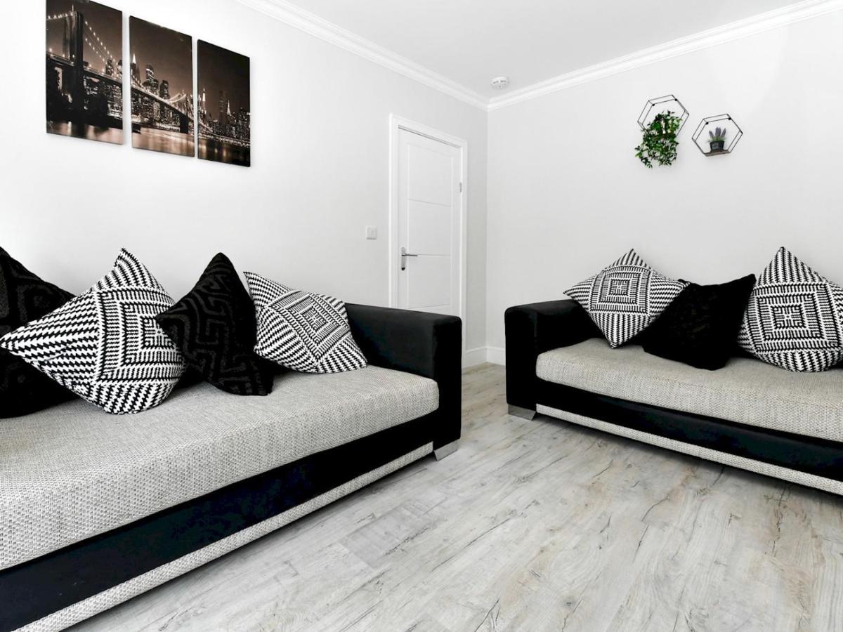 Pass The Keys Newly Refurbished Modern Bungalow - Pets Welcome Villa Swansea Buitenkant foto